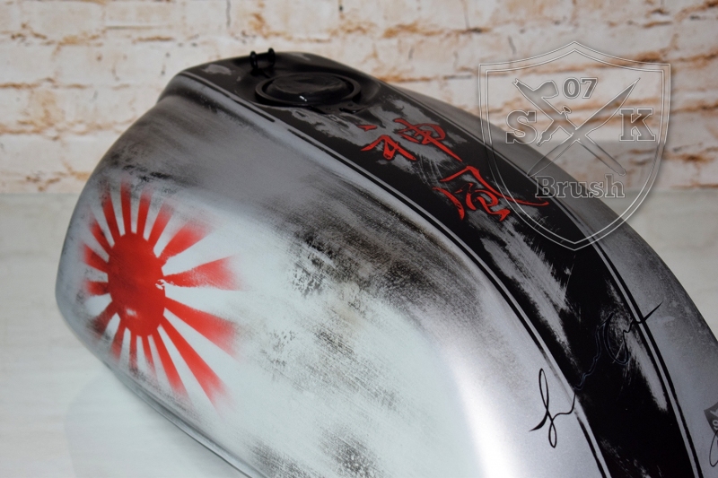 Airbrush-Custom-Honda-Tank-Kamikaze1