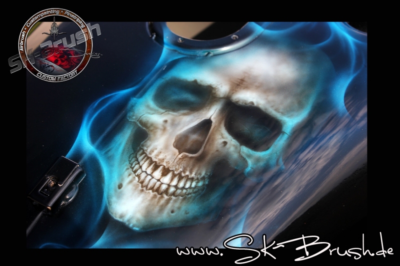 Airbrush-Custom-Motorradtank-Skull-Blue2
