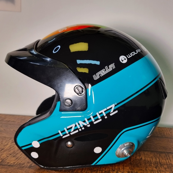 Uzin-Motorrad-Helm-1