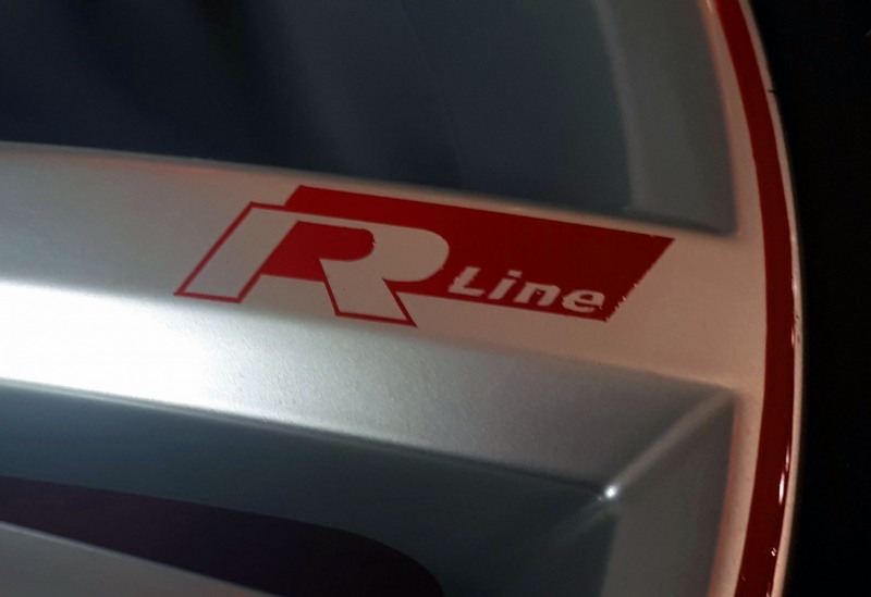 R-Line-VW-Felgen-Liniert-Linierung-Pinstriping-handliniert-stripes-streifen-rot-logo-rline-4