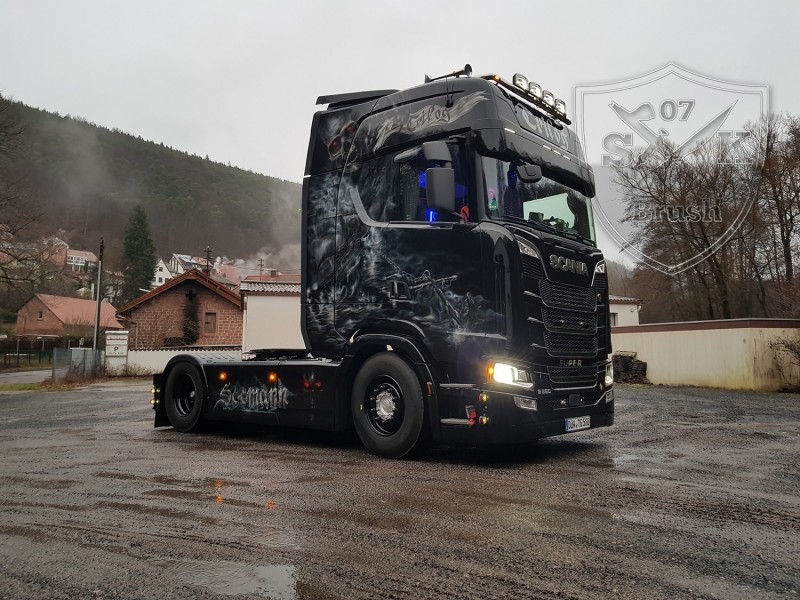 Airbrush-LKW-Truck-Scania-V8-Lackierung-Design-Horror-Skull-Schaedel-Zombie-Totenkopf-Showtruck-Seemann-Trilog3