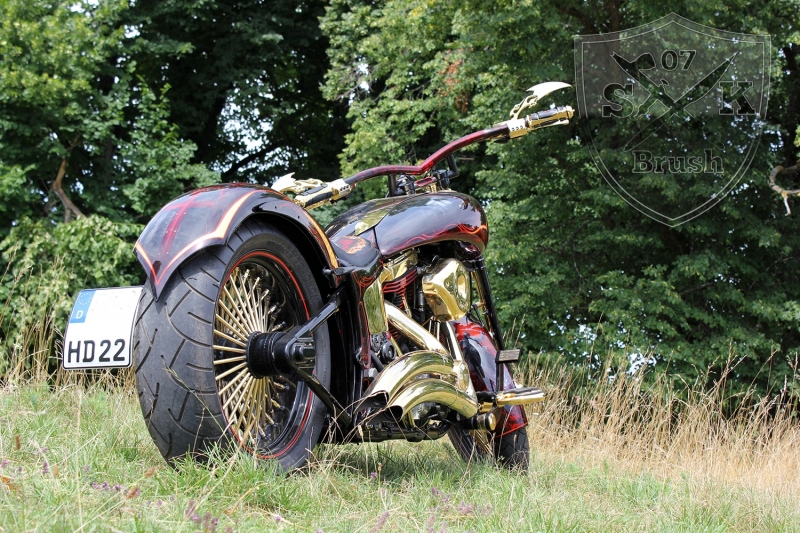 Harley-Davidson-Airbrush-Custompaint-Schwarze-Ritter
