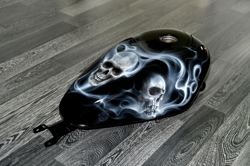 Airbrush-Skull-Smoke-Harley-Tank-4