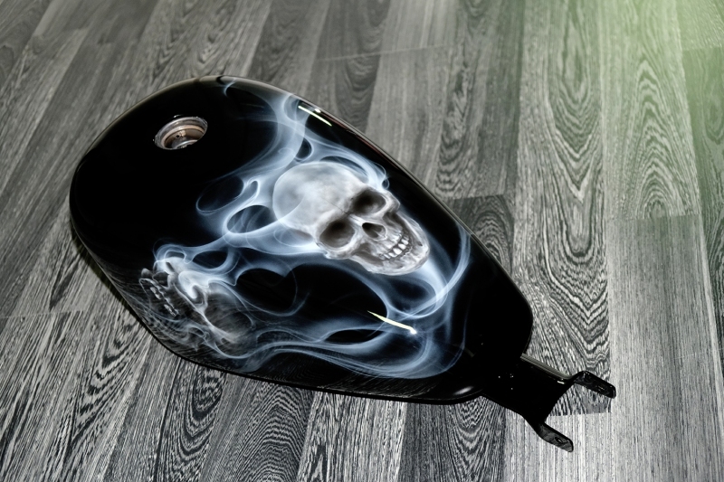 Airbrush-Skull-Smoke-Harley-Tank-8